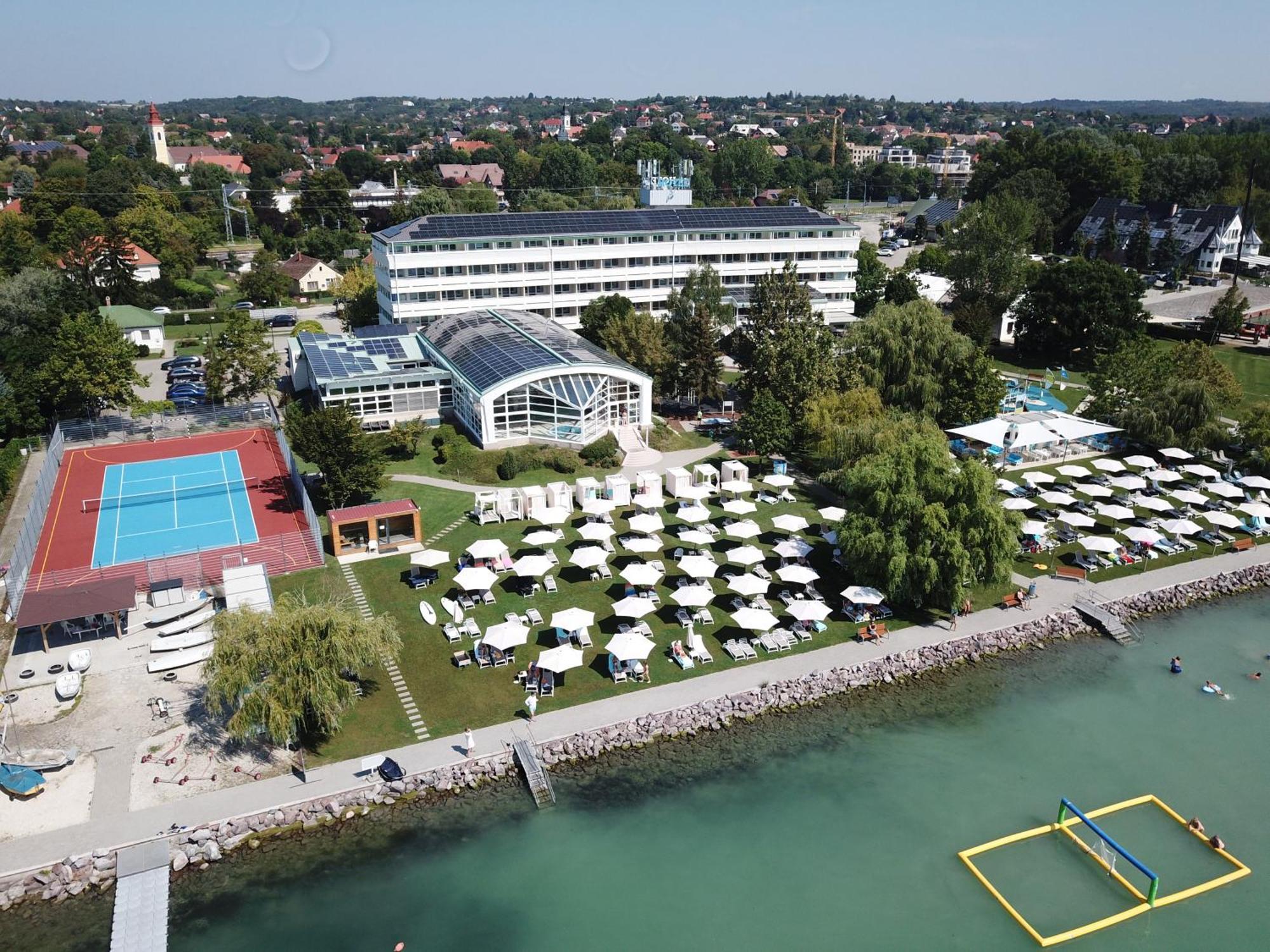 Hotel Marina Port Balatonkenese Esterno foto