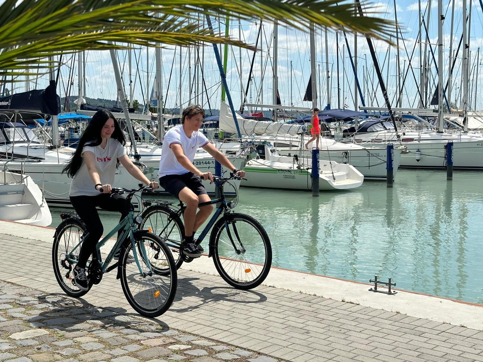 Hotel Marina Port Balatonkenese Esterno foto