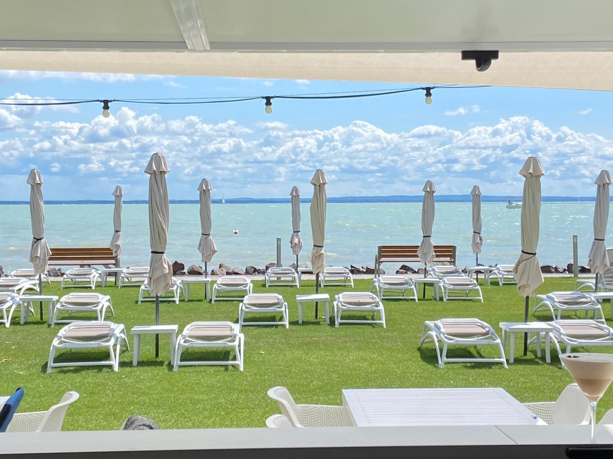 Hotel Marina Port Balatonkenese Esterno foto