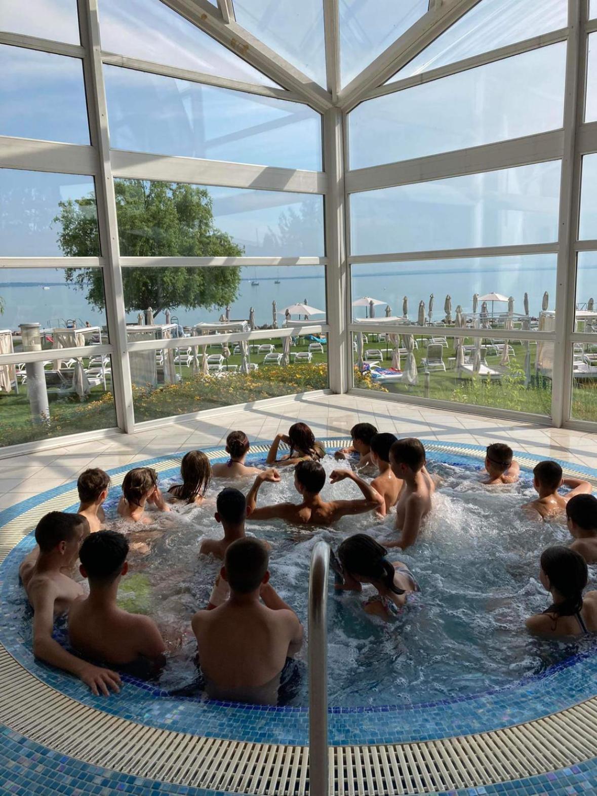 Hotel Marina Port Balatonkenese Esterno foto